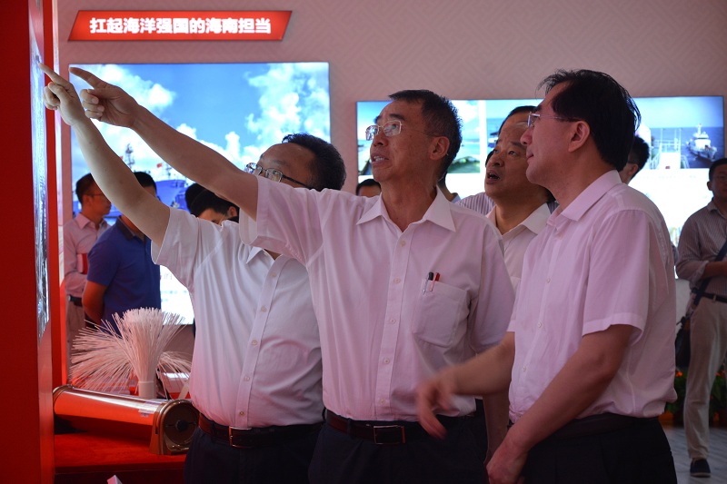 我省四套领导班子参观海南建省办经济特区30周年成就展