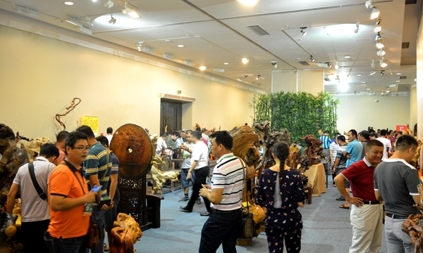 第四届海南省根雕艺术作品展在我馆开展