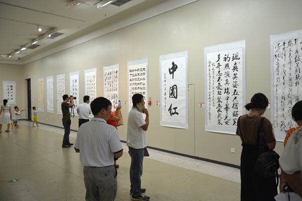“海南二十三年红旗不倒百名将军书法展”在我馆开展
