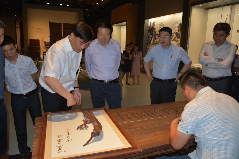 国家文物局刘玉珠局长一行调研我馆展陈工作