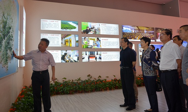 国务院第21督察组一行在沈晓明省长陪同下来我馆参观“海南建省办经济特区30周年成就展”