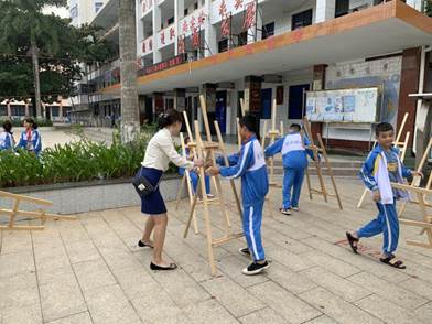 学生帮忙