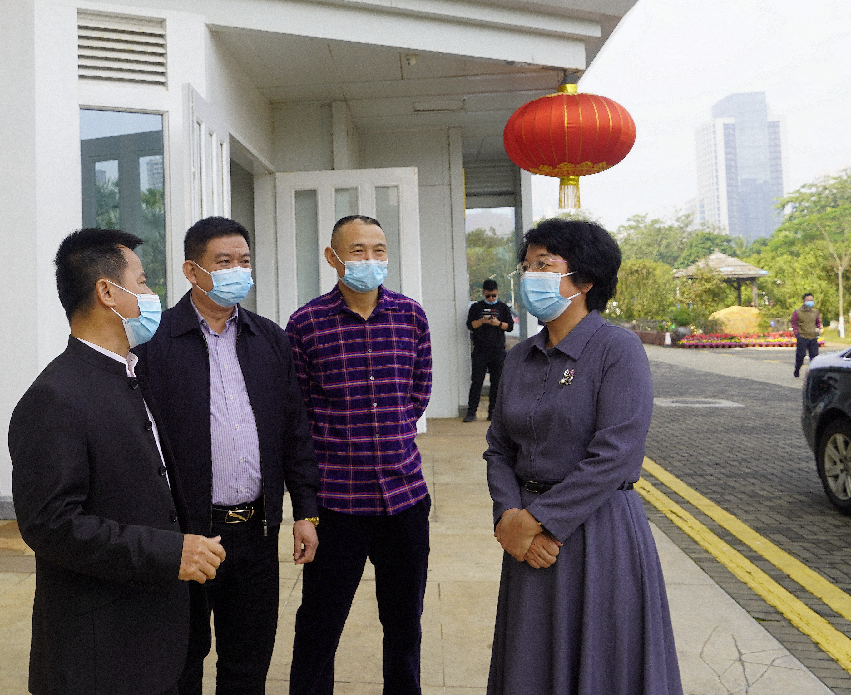 省委常委、宣传部部长肖莺子到我馆慰问一线员工