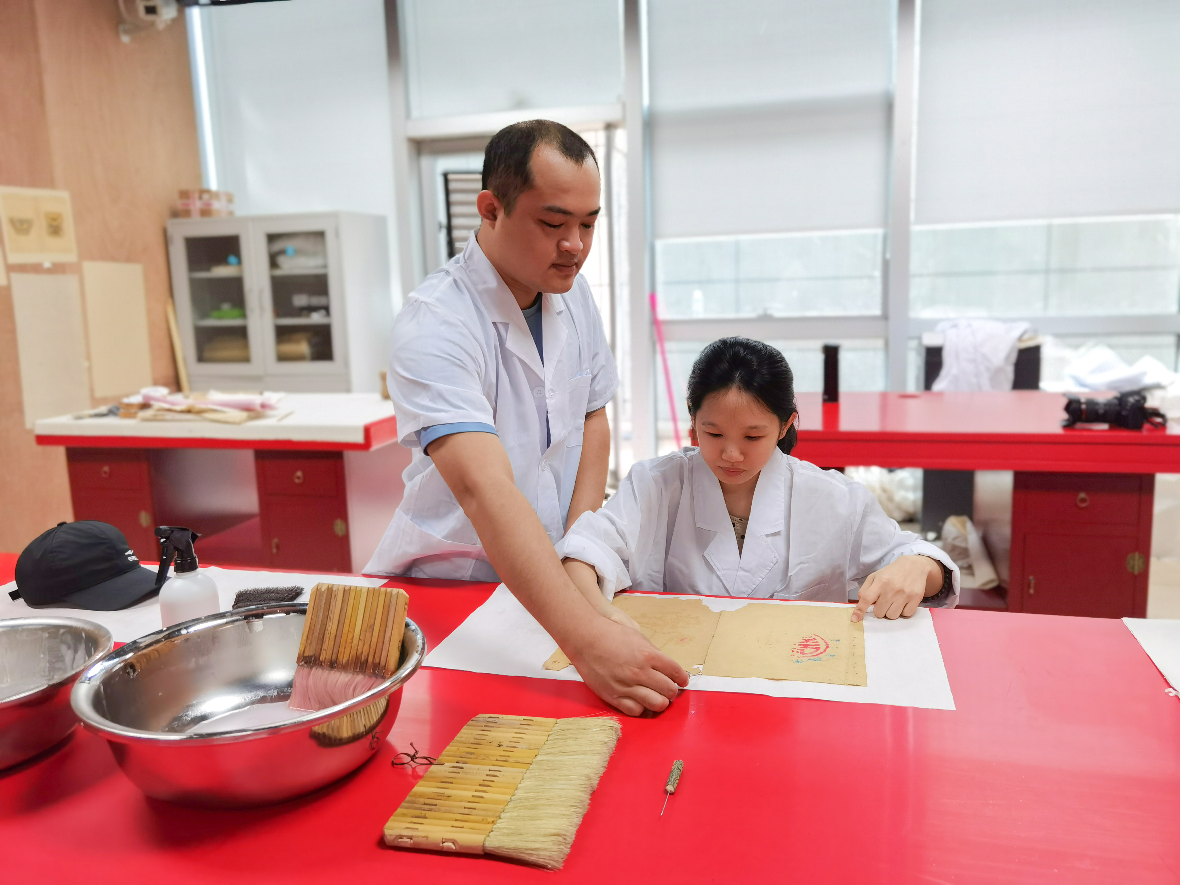 让珍贵纸质文物重焕生机！海南省博物馆纸质“传家宝”公益修复活动邀您参与