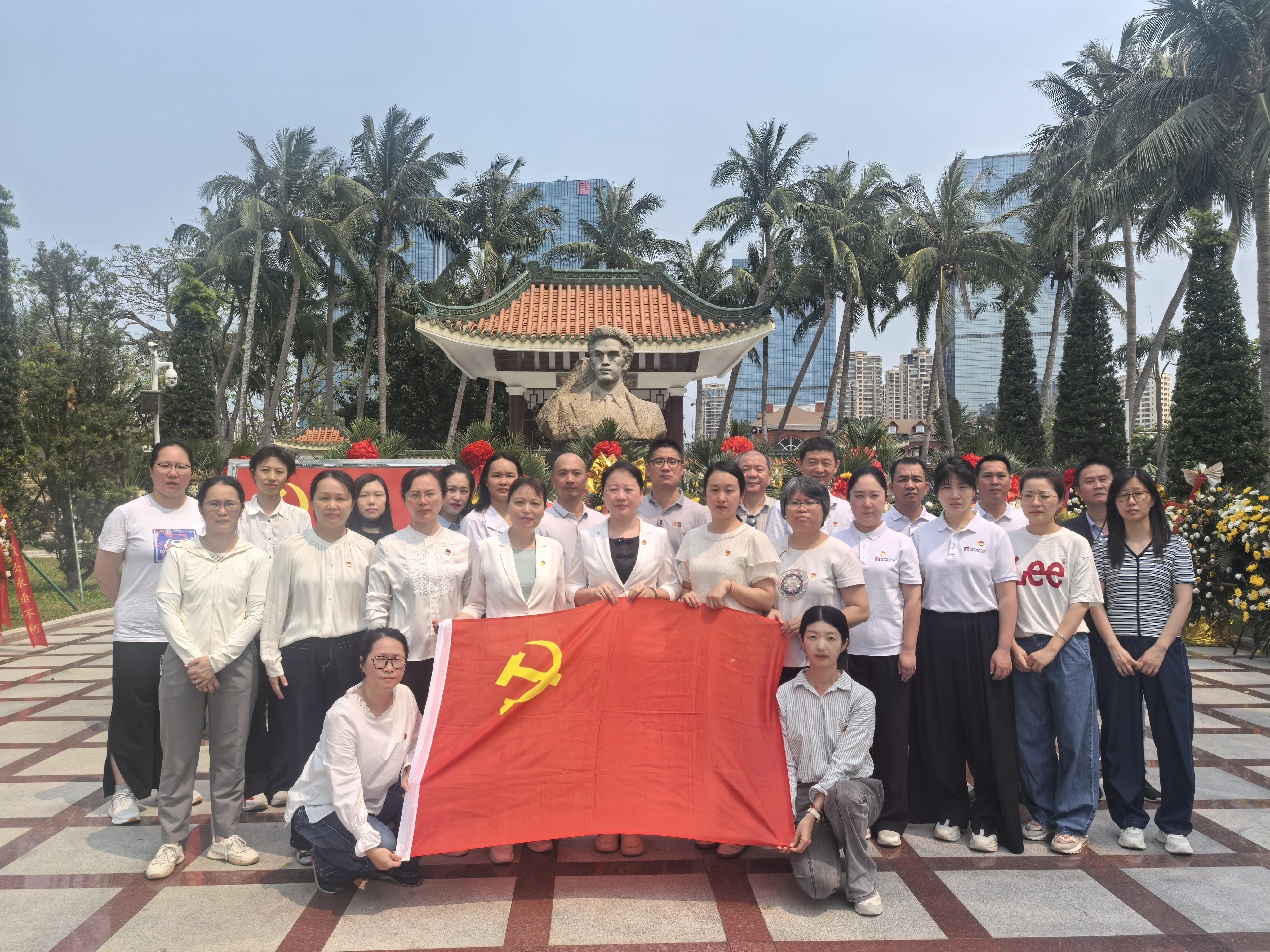 行走红色路 薪火永相传 ——海南省博物馆赴李硕勋烈士纪念亭开展主题党日活动